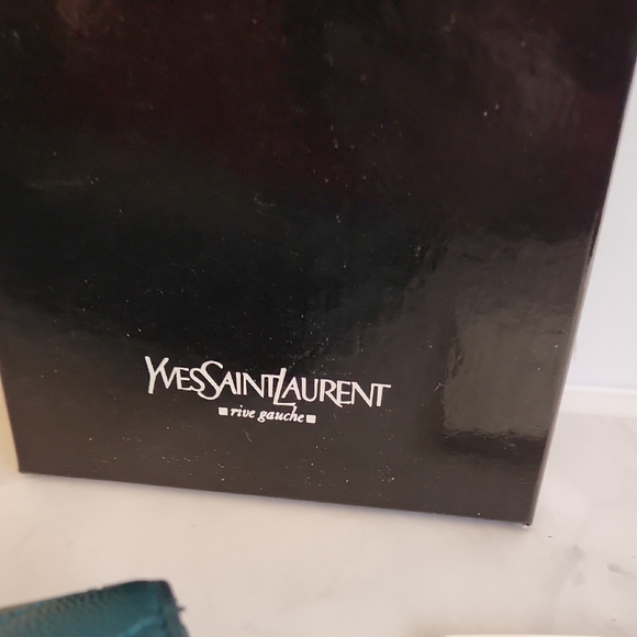 Yves Saint Laurent Peacock Chevron Cassandra Leather Wallet W/Silver Hardware - Picture 15 of 15